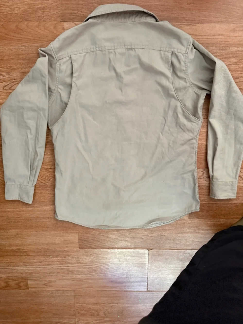 Duluth Trading Co. Women's Long Sleeve Work Shirt - Khaki/Sand - Size M - Picture 4 of 9